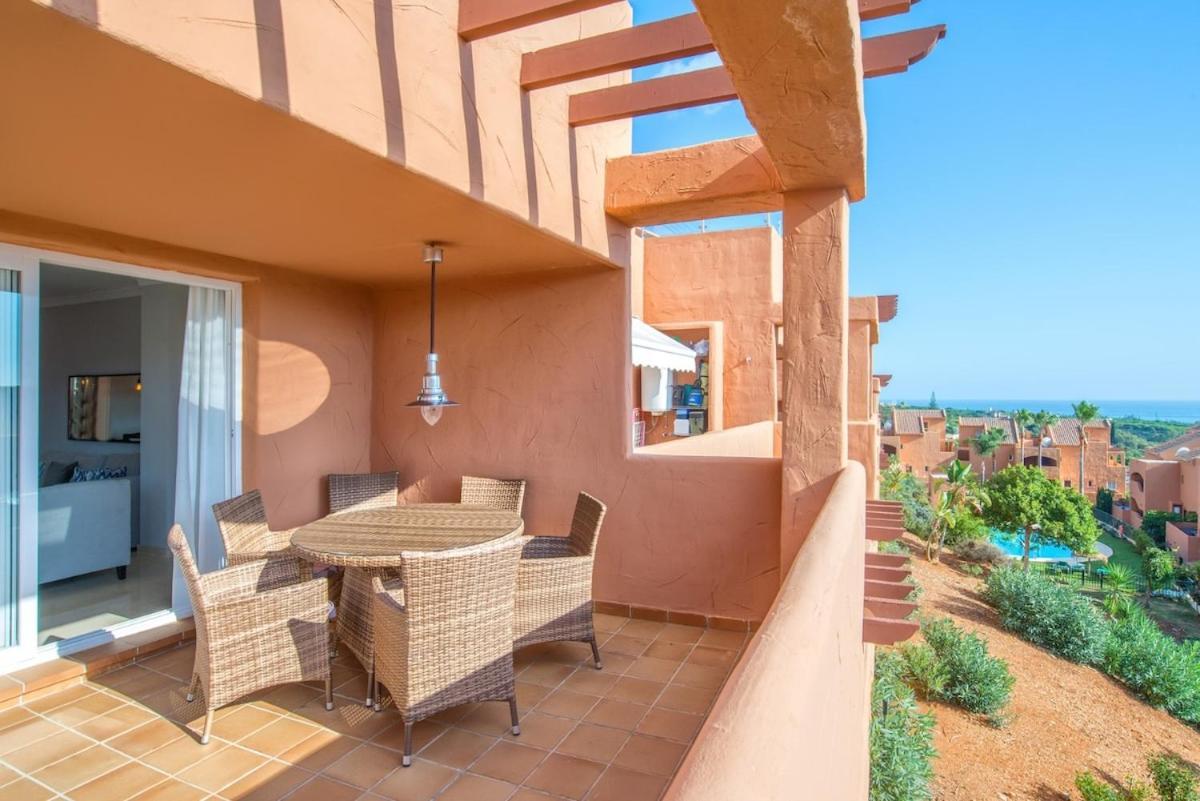 Apartment Modern 2 Bedroom With Sea View In Elviria *